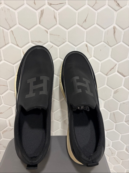 Black H Logo Slip-On Loafers Japan main image 5